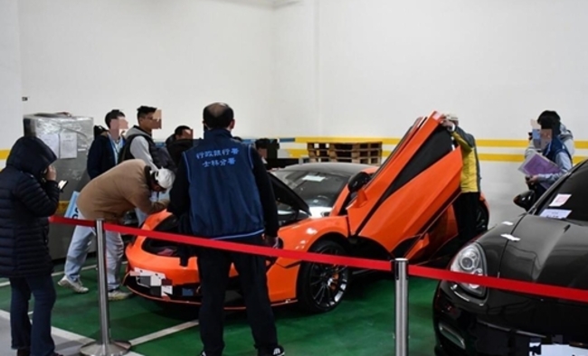 超跑麥拉倫被法拍 底價600萬流標 賓士車139萬元拍出 | 華視新聞