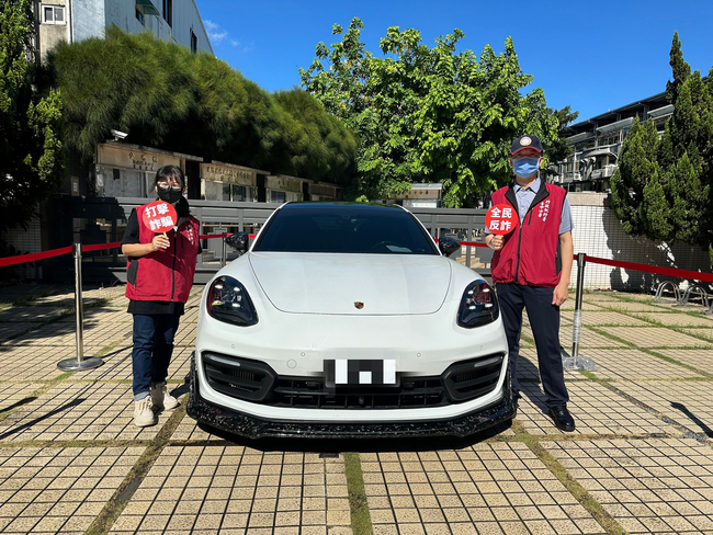 台中分署法拍保時捷超跑 得標人331萬買下 嗨喊:不虛此行 | 華視新聞